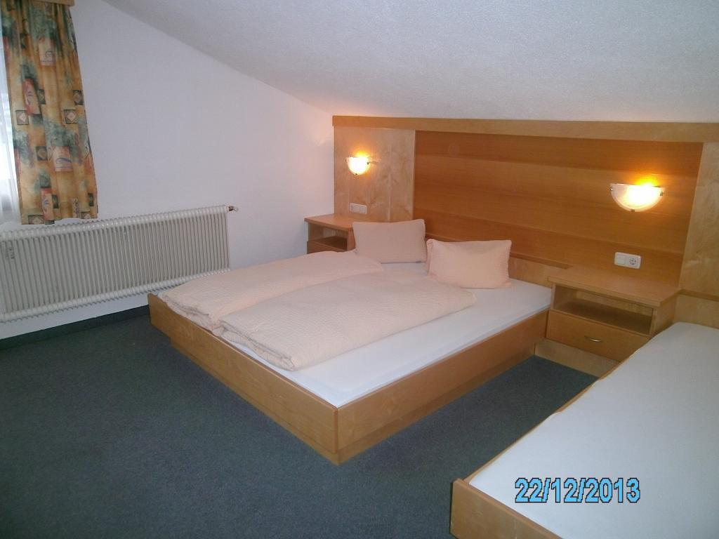Gaestehaus Hirschenhof Solden Room photo